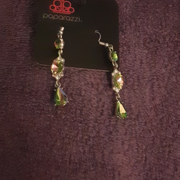 2@$15 Paparazzi earrings